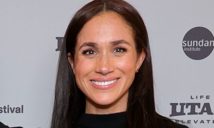 Meghan Markle respire le chic dans son jean évasé le plus skinny