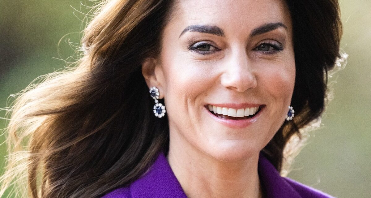 Cette robe de rue de style Kate Middleton est si royale qu&rsquo;elle porte son nom