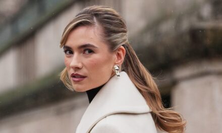 L&rsquo;or passe au second plan – les bijoux en argent sont le style de retour de 2026