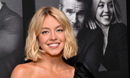 Sydney Sweeney fait tourner les têtes dans une robe plongeante ultra ajustée lors de la pré-soirée des Golden Globes