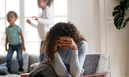 Être parent devient-il jamais plus facile ? Un psychologue se penche sur les hauts et les bas de l&rsquo;éducation des enfants