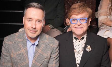 Elton John et David Furnish rompent avec la tradition en dévoilant les visages de leurs fils Zachary et Elijah sur les réseaux sociaux
