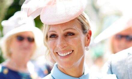Zara Tindall a l&rsquo;air si bronzée dans sa robe d&rsquo;été qui dévoile les épaules