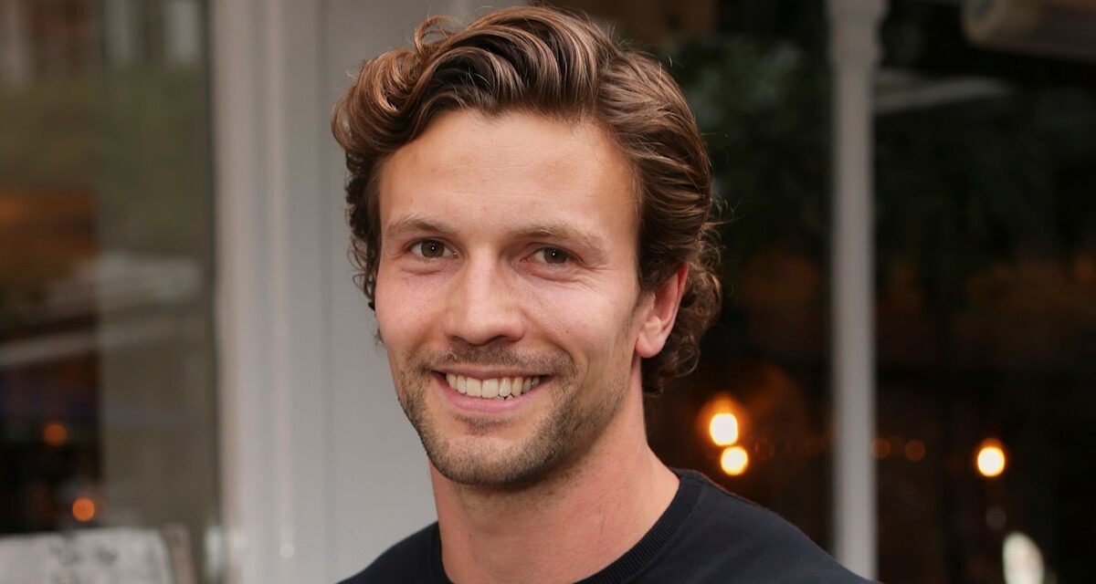 Qui est la star de Lynley, Leo Suter ? Tout savoir, y compris sa femme et sa famille célèbres