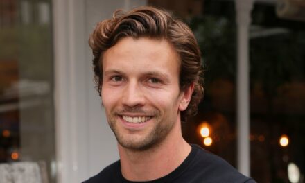 Qui est la star de Lynley, Leo Suter ? Tout savoir, y compris sa femme et sa famille célèbres