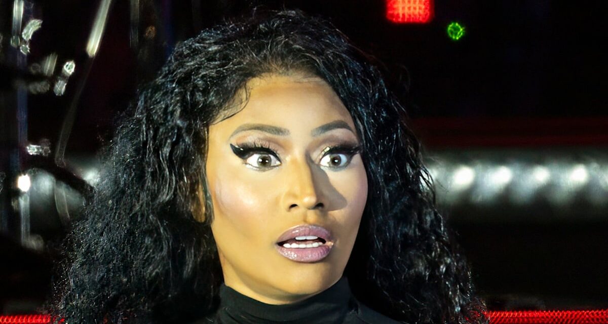À l&rsquo;intérieur des pétitions pour expulser Nicki Minaj et pourquoi plus de 120 000 personnes les ont signées