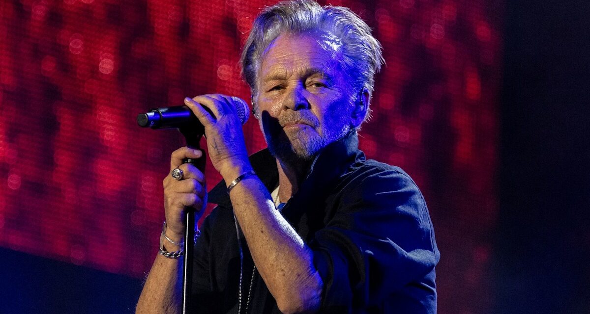 Rencontrez la petite amie mondaine et multimillionnaire du chanteur John Mellencamp, de 15 ans sa cadette