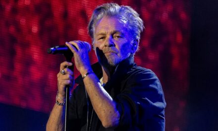 Rencontrez la petite amie mondaine et multimillionnaire du chanteur John Mellencamp, de 15 ans sa cadette