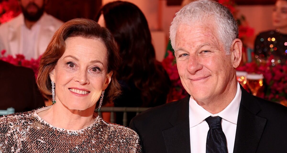 Le mari de Sigourney Weaver, Jim Simpson, fait un compromis après 41 ans de mariage