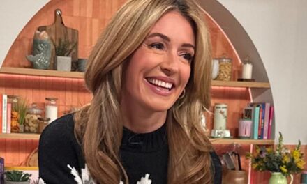 Le retour élégant de Cat Deeley dans This Morning prouve que le confort peut être chic avec son pull d&rsquo;hiver