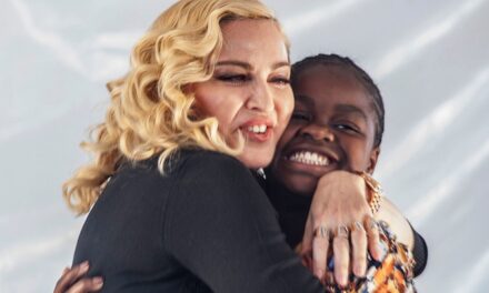 Madonna célèbre le 20e anniversaire de l&rsquo;enfant « le plus silencieux » Mercy James avec des images de famille inédites