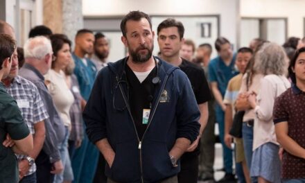 Le casting de Pitt partage 8 détails des coulisses des soirées poker, la « triste histoire » de Patrick Ball et des fan arts