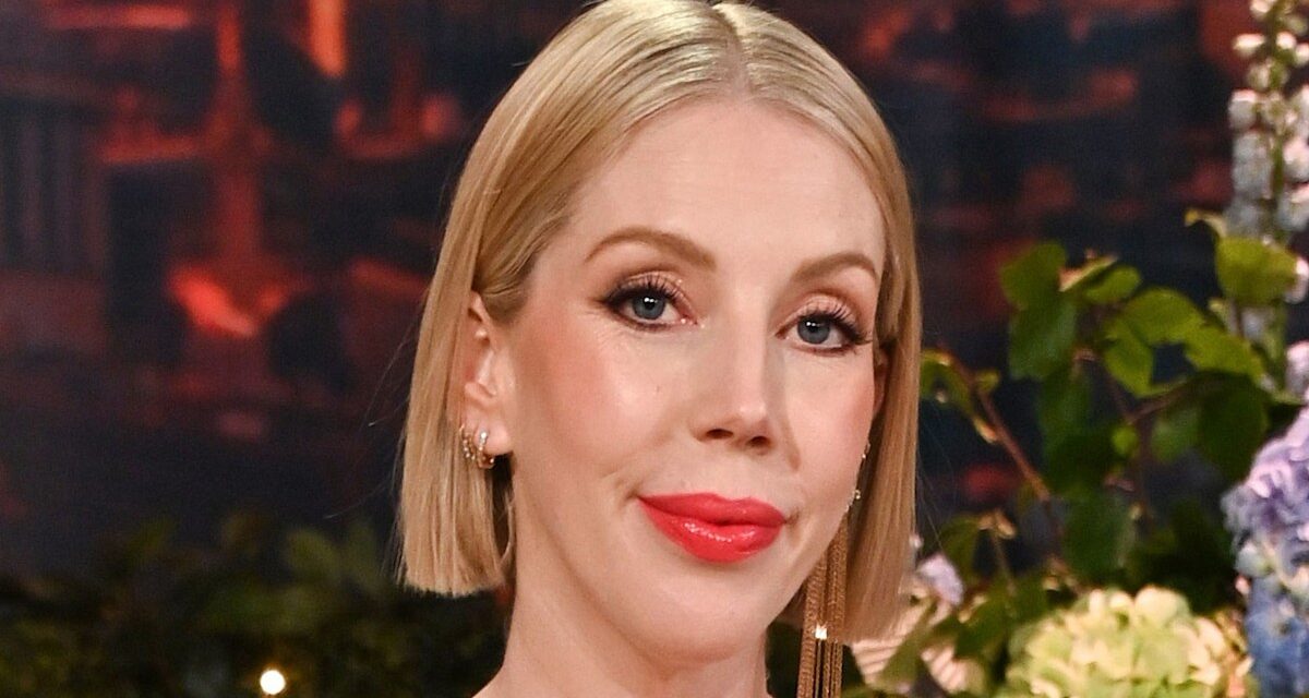 Pourquoi Katherine Ryan veut un lifting après 4 enfants : « J&rsquo;adore le glamour » – exclusif