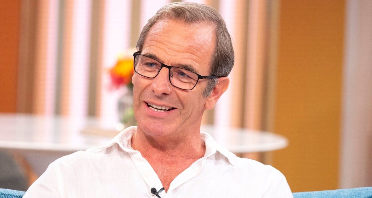 Les habitudes de sommeil non conventionnelles de la star de Grantchester, Robson Green, à la maison de Northumberland