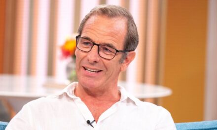 Les habitudes de sommeil non conventionnelles de la star de Grantchester, Robson Green, à la maison de Northumberland