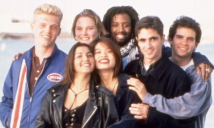 La star du monde réel méconnaissable alors qu&rsquo;il revient sous les projecteurs 30 ans plus tard