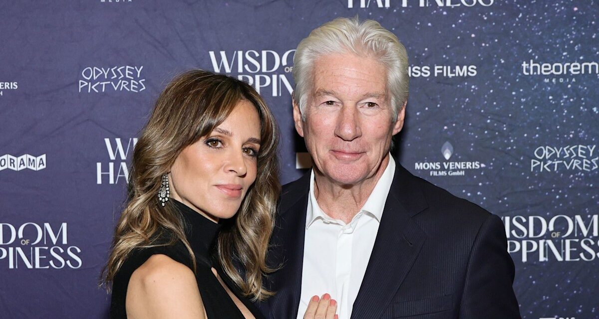 Alejandra Silva, l&rsquo;épouse de Richard Gere, fait le plus gros plan de ses trois fils qui se ressemblent