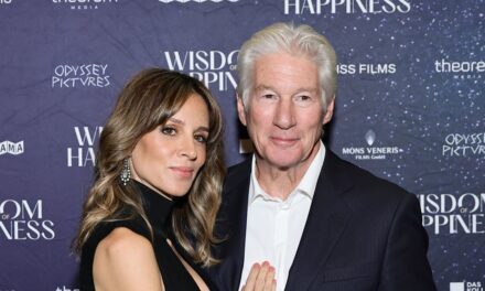 Alejandra Silva, l&rsquo;épouse de Richard Gere, fait le plus gros plan de ses trois fils qui se ressemblent