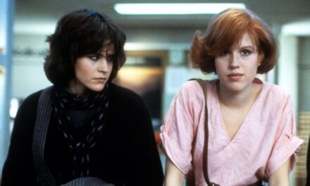 La star du Breakfast Club, 57 ans, a l&rsquo;air jeune lors de sa dernière sortie