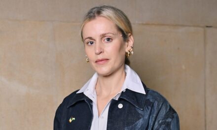 Rencontrez la célèbre sœur et actrice de la star de The Stolen Girl, Denise Gough