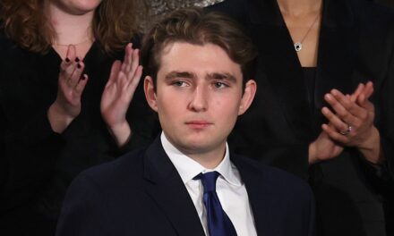 Barron Trump fait une apparition surprise lors du discours sur l&rsquo;état de l&rsquo;Union