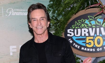 Rencontrez la femme de Jeff Probst et ses deux enfants avec une star de Sauvés par le gong
