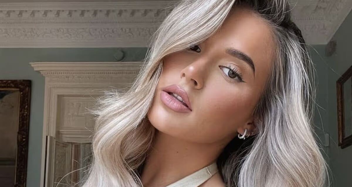 Molly-Mae impressionne dans son maillot de bain qui flatte les courbes – et il vient de revenir en stock