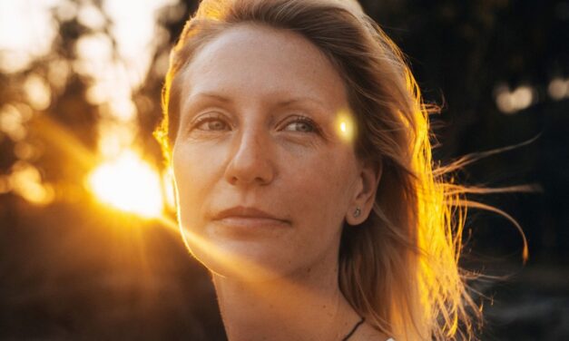 Je suis une spécialiste de la périménopause – voici mon excellente astuce nutritionnelle pour vous redonner « l&rsquo;éclat »