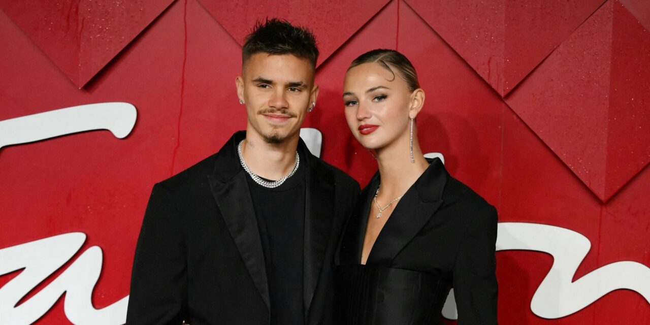 Romeo Beckham retrouve son ex Mia Regan lors d&rsquo;un moment de défilé devant sa petite amie Kim Turnbull