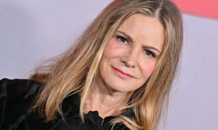 Rencontrez le seul enfant de la star des années 80 et 90, Jennifer Jason Leigh, qu&rsquo;elle partage avec son ex-mari cinéaste
