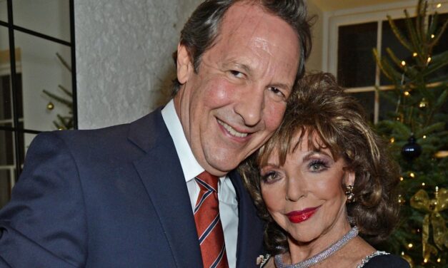 Joan Collins est glamour dans une robe portefeuille à col en V et des diamants dégoulinants pour un rendez-vous amoureux