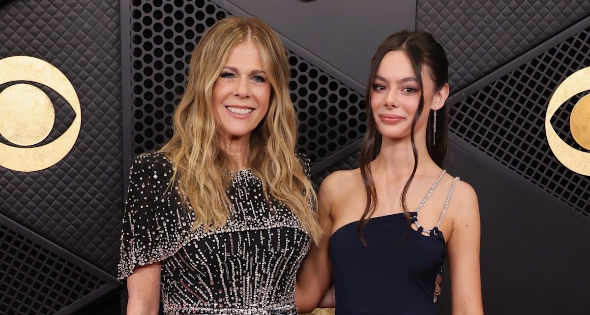 Rita Wilson, 69 ans, a l&rsquo;air incroyable alors qu&rsquo;elle sort avec sa petite-fille Olivia Hanks
