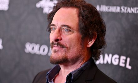 Rencontrez l&rsquo;épouse de Kim Coates depuis 42 ans et leurs deux enfants – dont la fille de l&rsquo;actrice qui a joué aux côtés de Chevy Chase