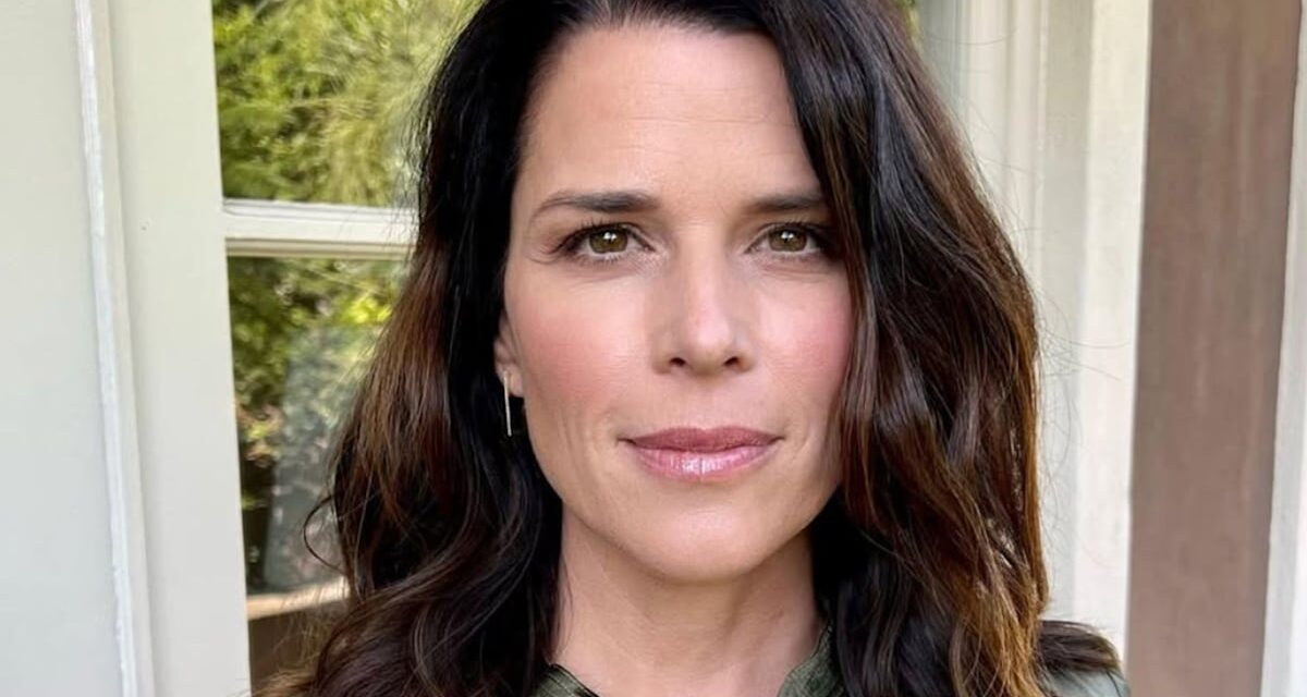 L&rsquo;éclat de Lincoln Lawyer : le secret le mieux gardé de Neve Campbell est cette fondation culte classique