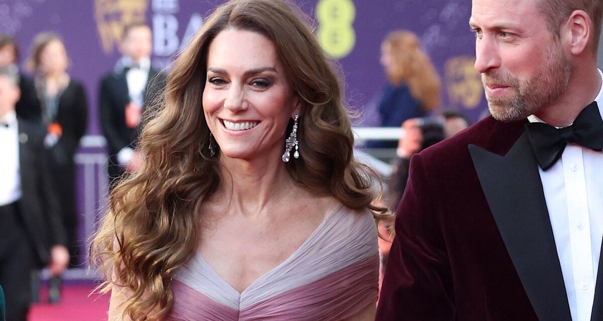 Kate Middleton fait un clin d&rsquo;œil sentimental à la défunte reine avec des détails cachés lors de son apparition aux BAFTA