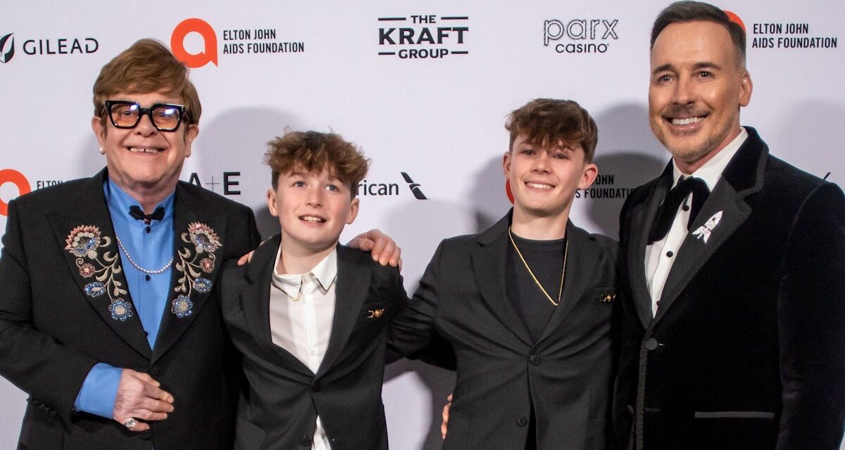 David Furnish partage des photos inédites de ses fils adolescents lors d&rsquo;une escapade enneigée