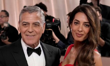 La lutte parentale interne de George et Amal Clooney avec la nounou des jumeaux : « Je me sentais comme ma mère »