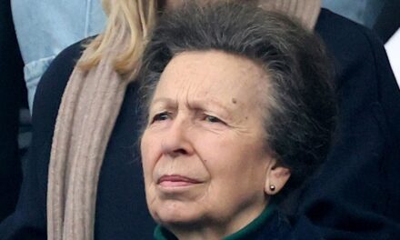 La princesse Anne fait une erreur incroyablement rare – et gênante – lors d&rsquo;une sortie