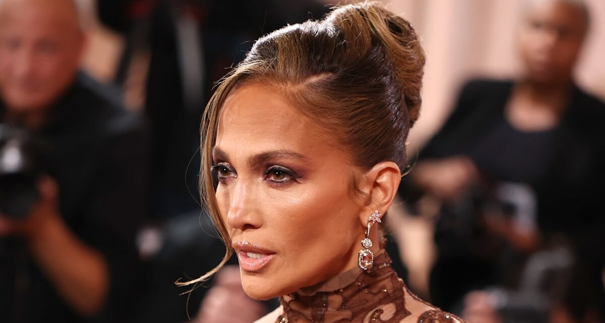 Jennifer Lopez, 56 ans, présente des abdominaux sculptés dans un selfie torride au gymnase