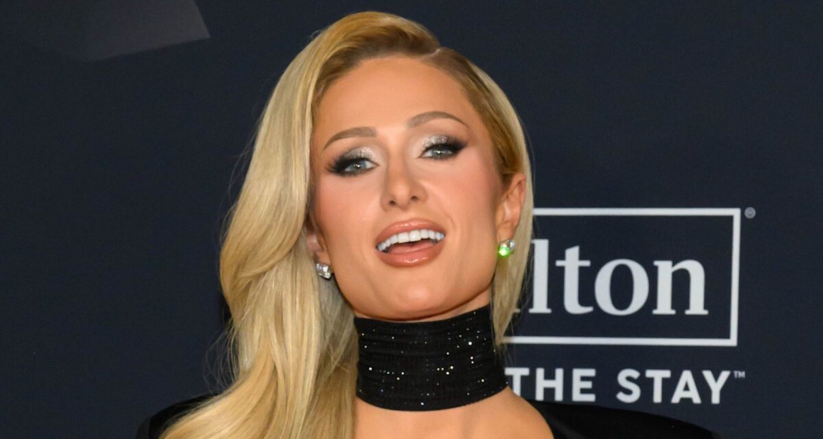 Paris Hilton en bikini célèbre son 45e anniversaire sur de superbes photos en bord de plage