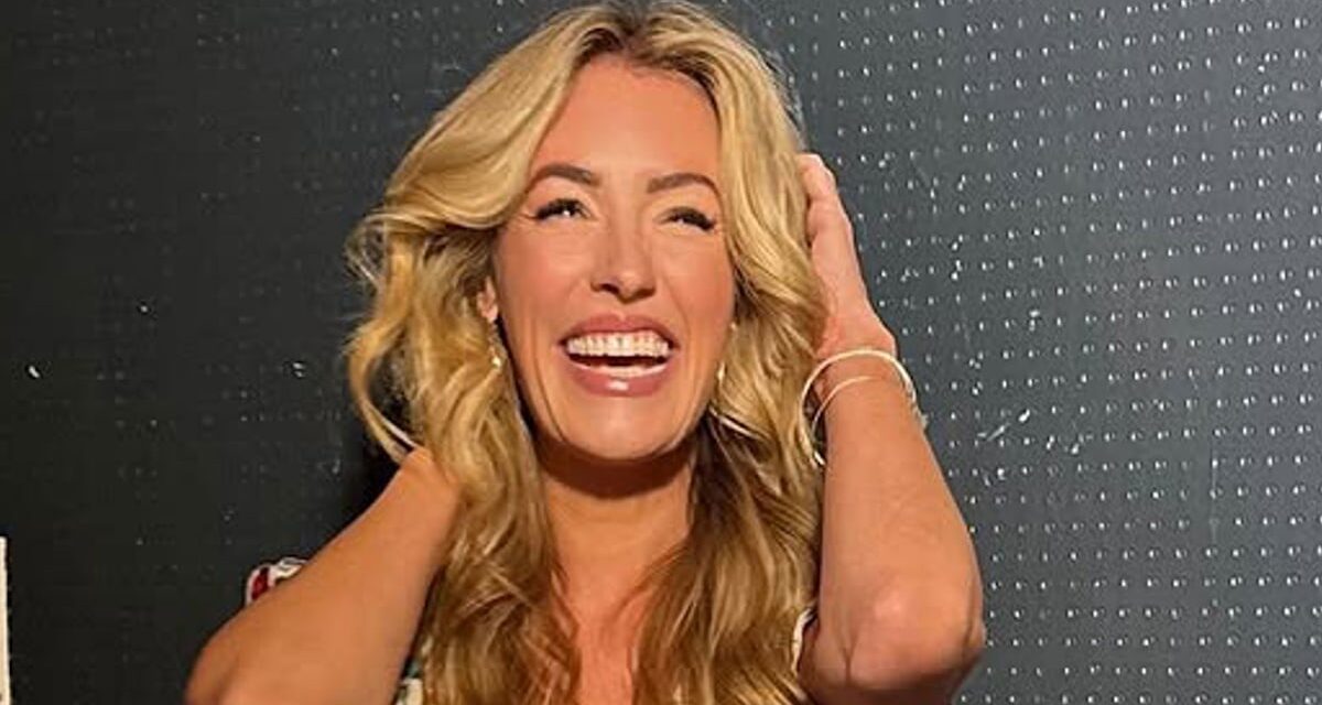 Cat Deeley vient de porter la chemise incontournable de Kate Middleton – et elle est tellement abordable