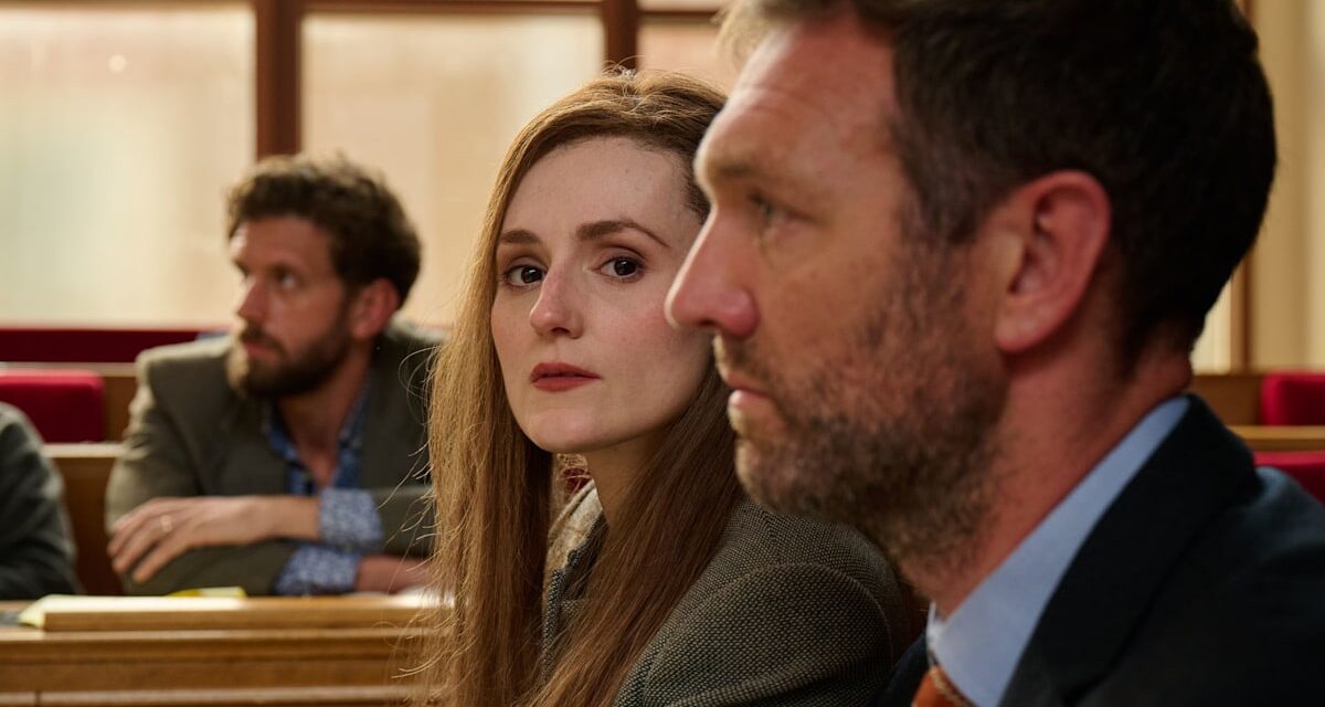 Les téléspectateurs regardent en frénésie le nouveau drame « brillant » de la star de Grantchester, Dirty Business