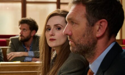 Les téléspectateurs regardent en frénésie le nouveau drame « brillant » de la star de Grantchester, Dirty Business