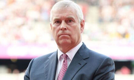 La vraie personne qui devrait s&rsquo;excuser est Andrew Mountbatten-Windsor, pas Charles ou William.