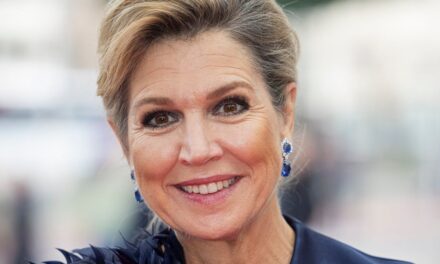 La reine Maxima donne au roi Harald de Norvège, 88 ans, un câlin de soutien dans une période tendue pour la famille royale