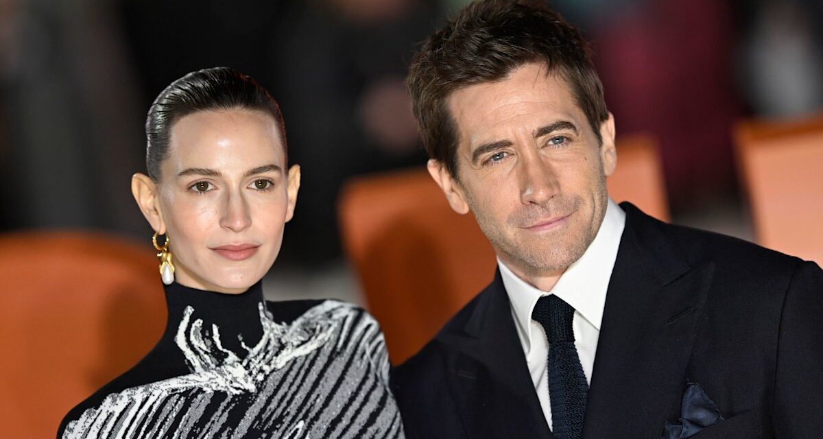 La petite amie sculpturale de Jake Gyllenhaal vole la vedette dans une robe « nue » inattendue pour une superbe apparition sur le tapis rouge