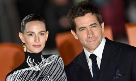 La petite amie sculpturale de Jake Gyllenhaal vole la vedette dans une robe « nue » inattendue pour une superbe apparition sur le tapis rouge