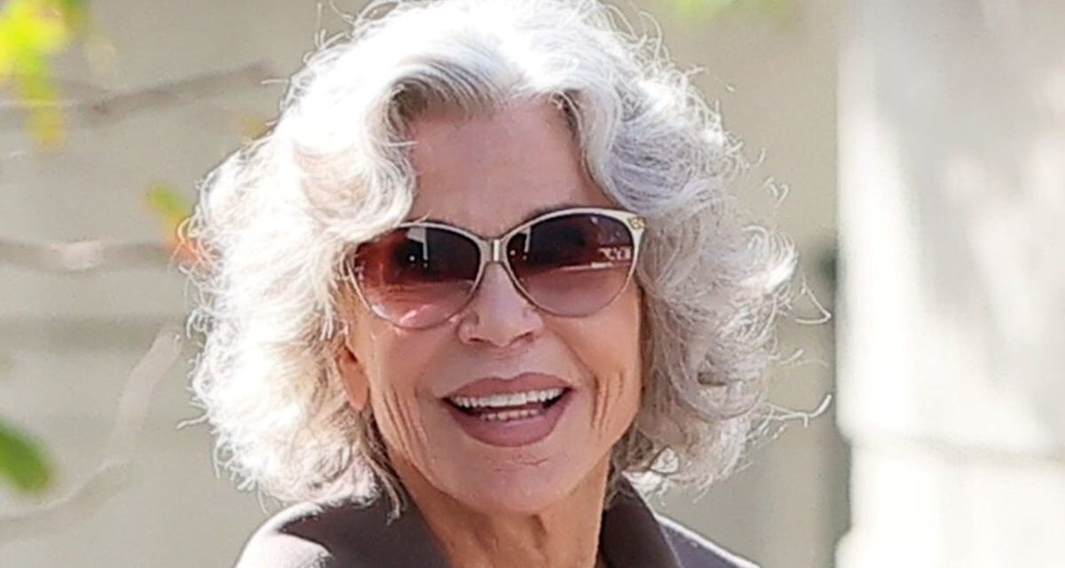 Jane Fonda, 88 ans, fait une apparition intemporelle lors d&rsquo;une sortie classique casual chic