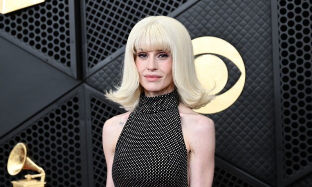 Kelly Osbourne fait une confession déchirante aux Grammys sur la mort d&rsquo;Ozzy