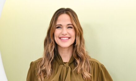 Jennifer Garner montre un physique fabuleux dans un look cuir moulant